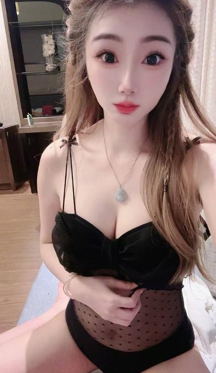 高挑性感气质御姐