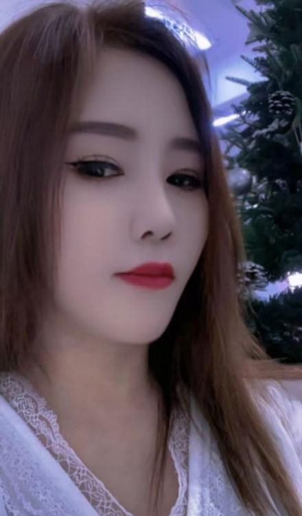 爱喷水的小姐姐