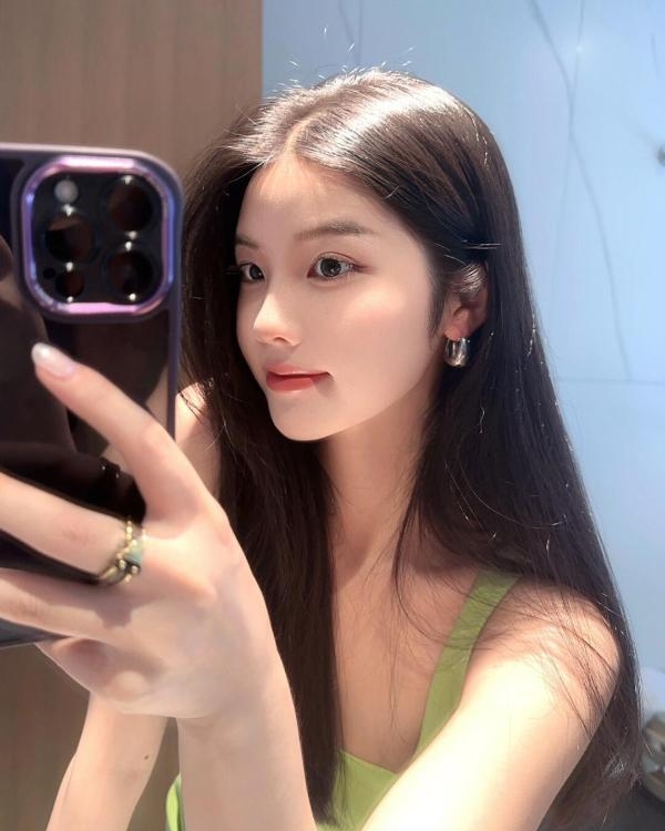 甜美可爱大胸妹子