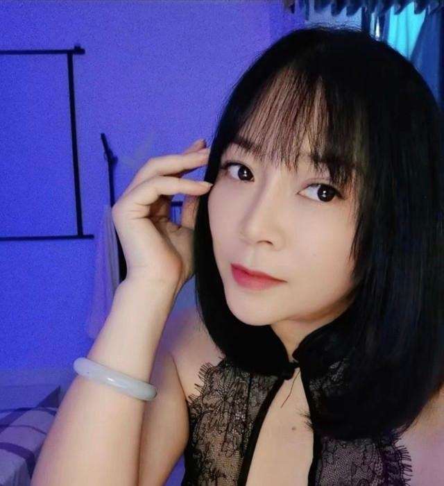 青秀雅典国际巨乳熟女